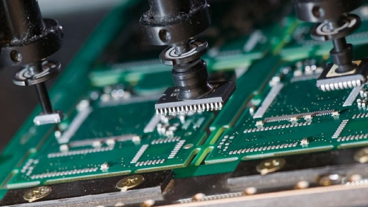 SMT component placement process on PCB